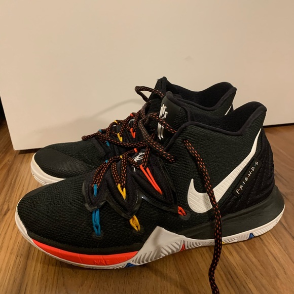 Kyrie friends basketball shoe - Picture 4 of 5